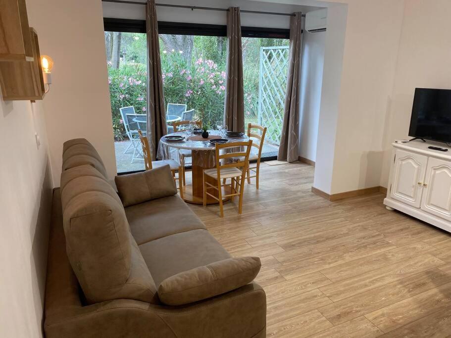 Appartement Residence Vacances Amandier Arles Exterior foto